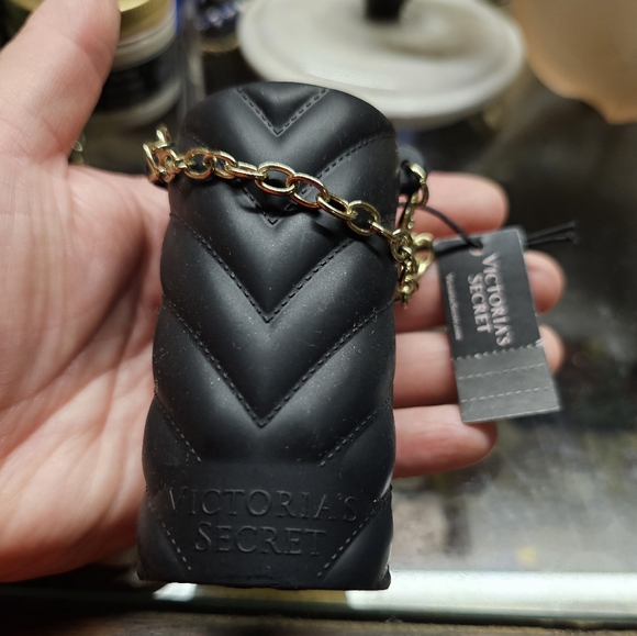 Victoria Secret Black Sanitizer Holder Chevron Style - Picture 2 of 8